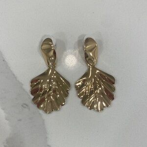 Elegant Gold Shell Earrings